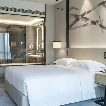 Doubletree By Hilton Hotel Shenzhen Longhua, Near Huawei, Foxcnn, Shenzhen North Railway, Uniwalk & Uniworld Shopping Mall, Sam'S Club Buitenkant foto