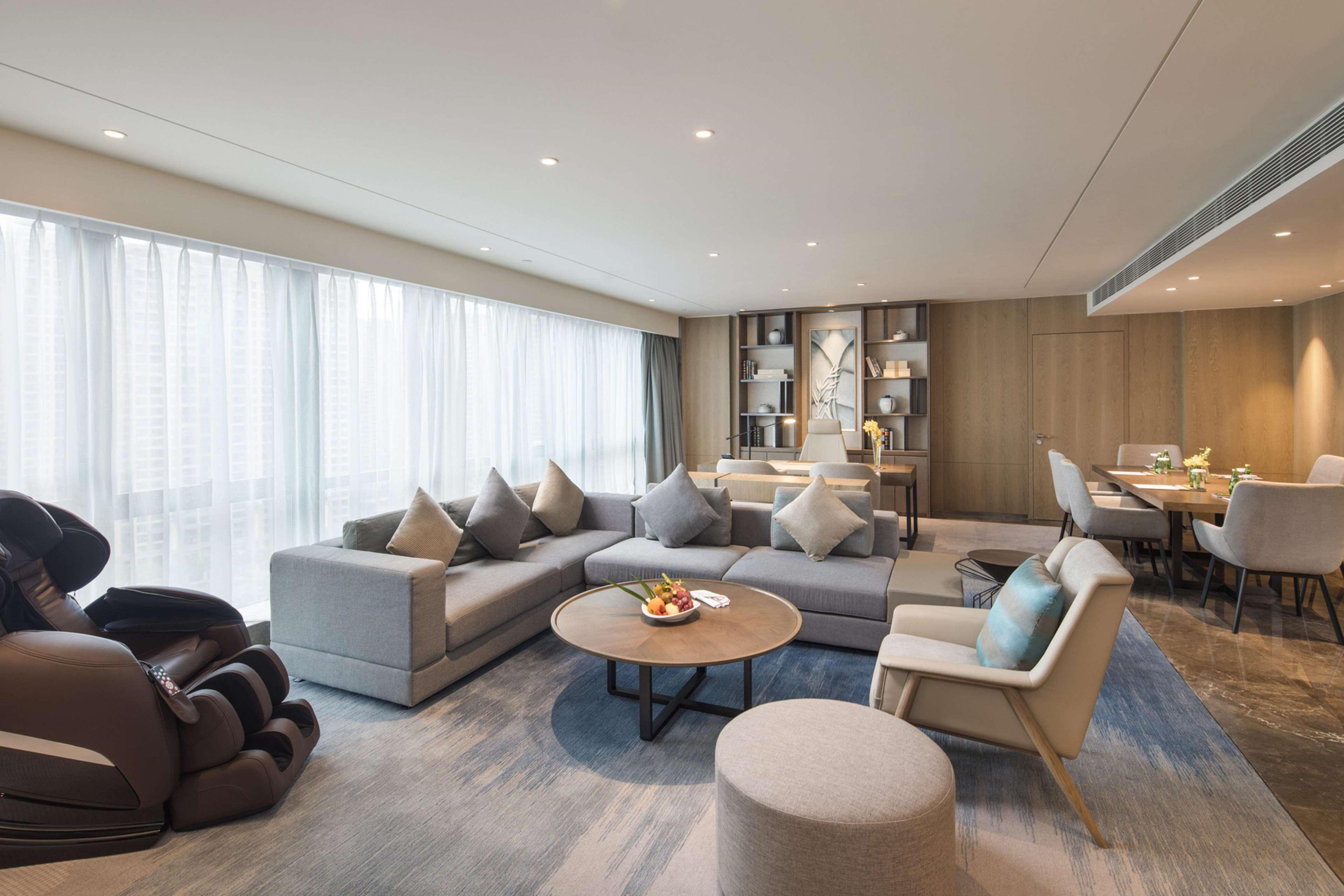 Doubletree By Hilton Hotel Shenzhen Longhua, Near Huawei, Foxcnn, Shenzhen North Railway, Uniwalk & Uniworld Shopping Mall, Sam'S Club Buitenkant foto