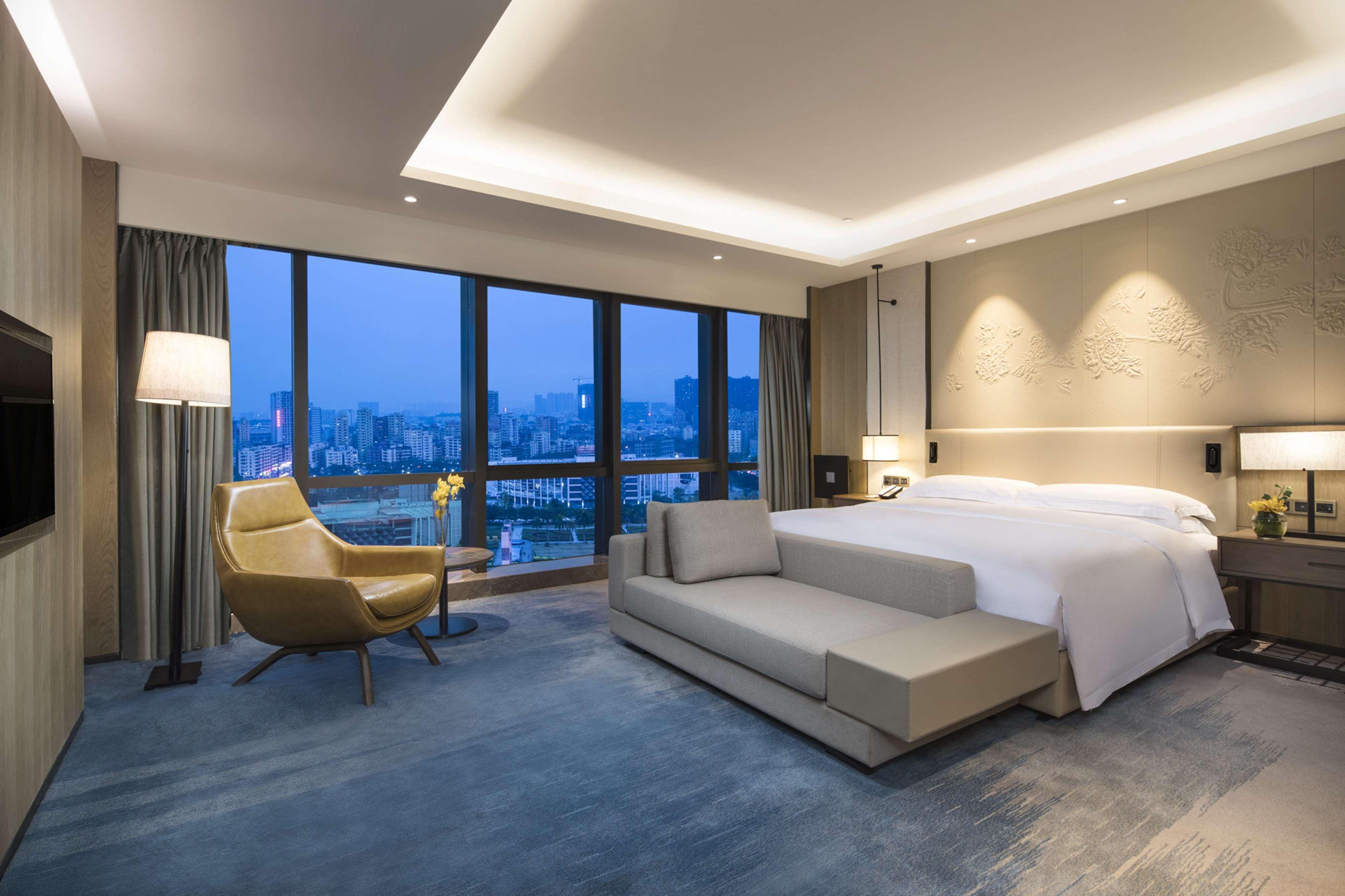 Doubletree By Hilton Hotel Shenzhen Longhua, Near Huawei, Foxcnn, Shenzhen North Railway, Uniwalk & Uniworld Shopping Mall, Sam'S Club Buitenkant foto