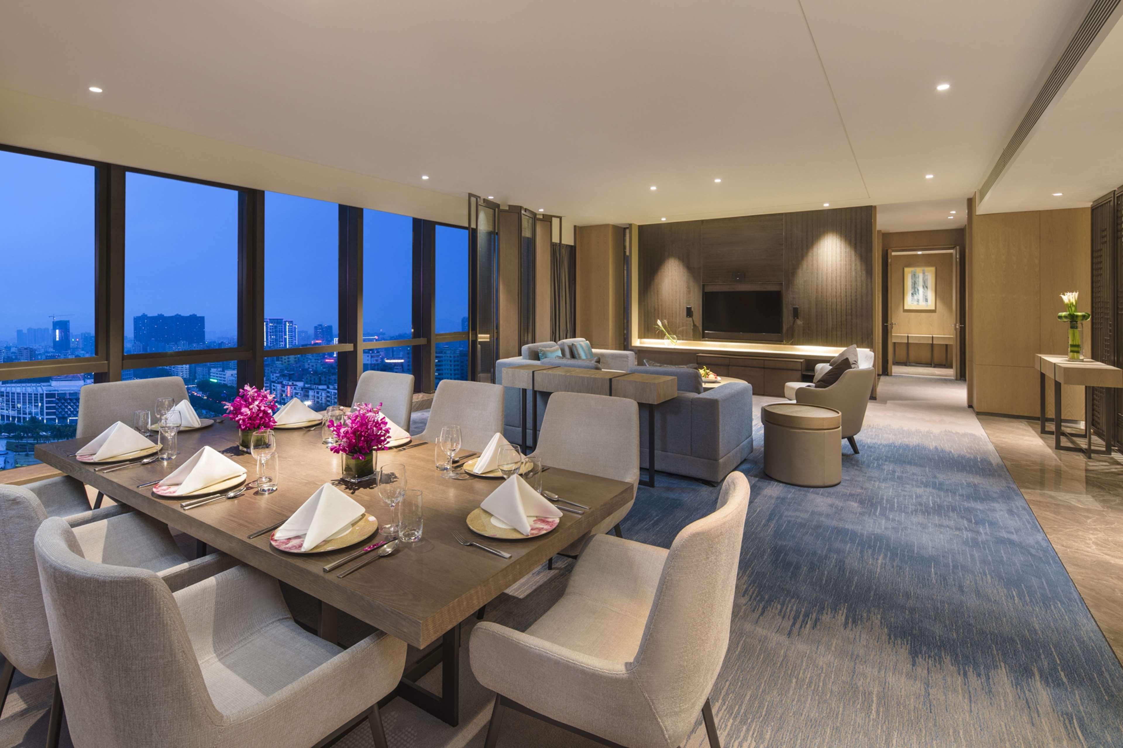 Doubletree By Hilton Hotel Shenzhen Longhua, Near Huawei, Foxcnn, Shenzhen North Railway, Uniwalk & Uniworld Shopping Mall, Sam'S Club Buitenkant foto