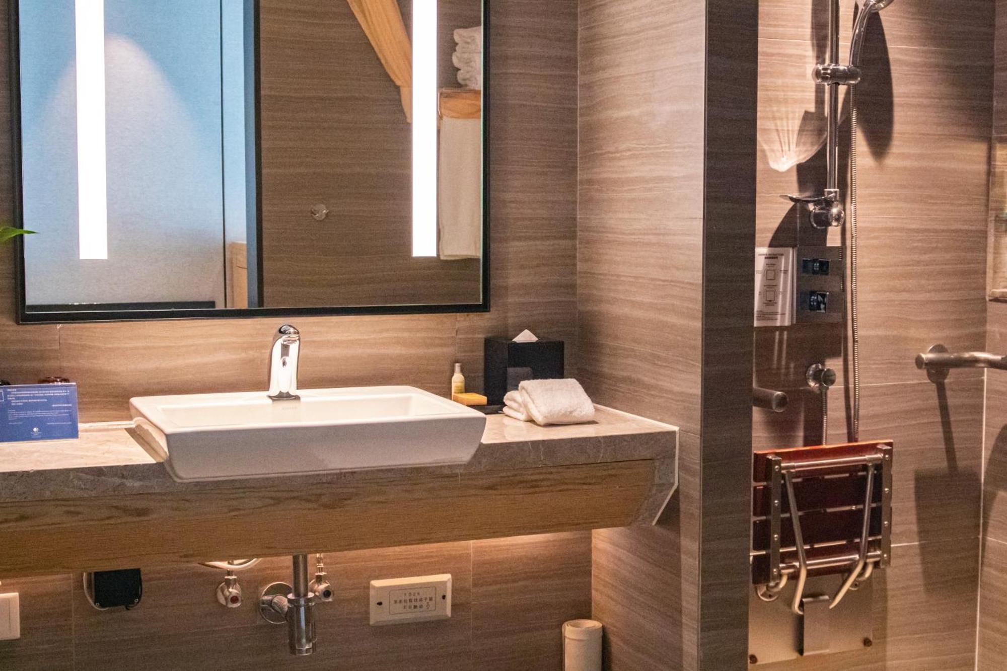 Doubletree By Hilton Hotel Shenzhen Longhua, Near Huawei, Foxcnn, Shenzhen North Railway, Uniwalk & Uniworld Shopping Mall, Sam'S Club Buitenkant foto