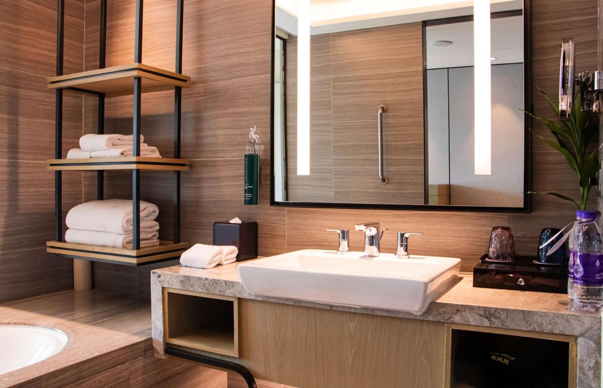 Doubletree By Hilton Hotel Shenzhen Longhua, Near Huawei, Foxcnn, Shenzhen North Railway, Uniwalk & Uniworld Shopping Mall, Sam'S Club Buitenkant foto