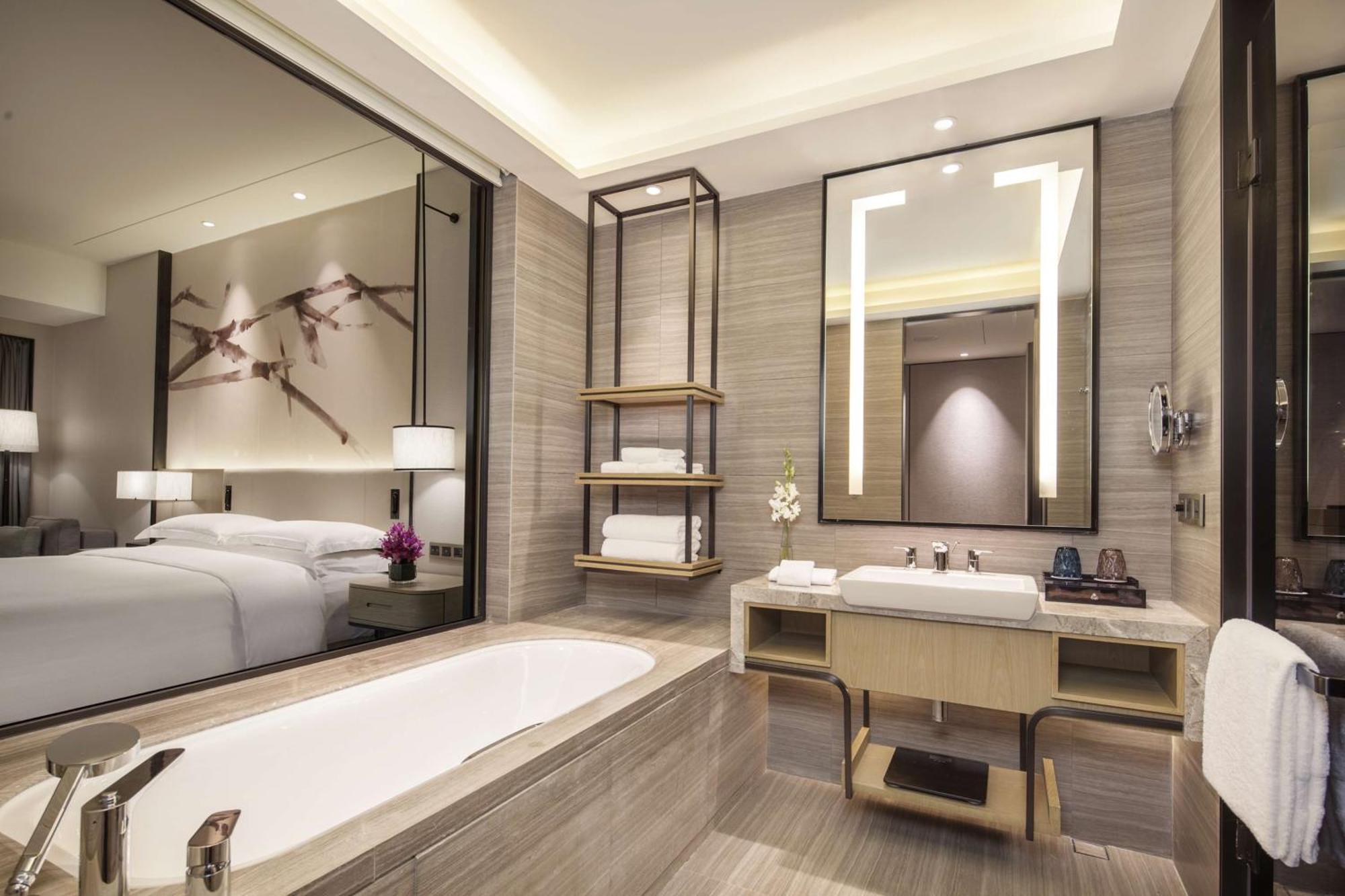 Doubletree By Hilton Hotel Shenzhen Longhua, Near Huawei, Foxcnn, Shenzhen North Railway, Uniwalk & Uniworld Shopping Mall, Sam'S Club Buitenkant foto